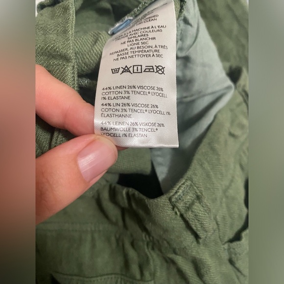 THE ADI MID-RISE FRAYED RELAXED FLARE PANTS BY PILCRO: LINEN EDITION - Picture 4 of 6